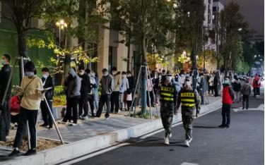 大四女生参与民兵方队亮相阅兵